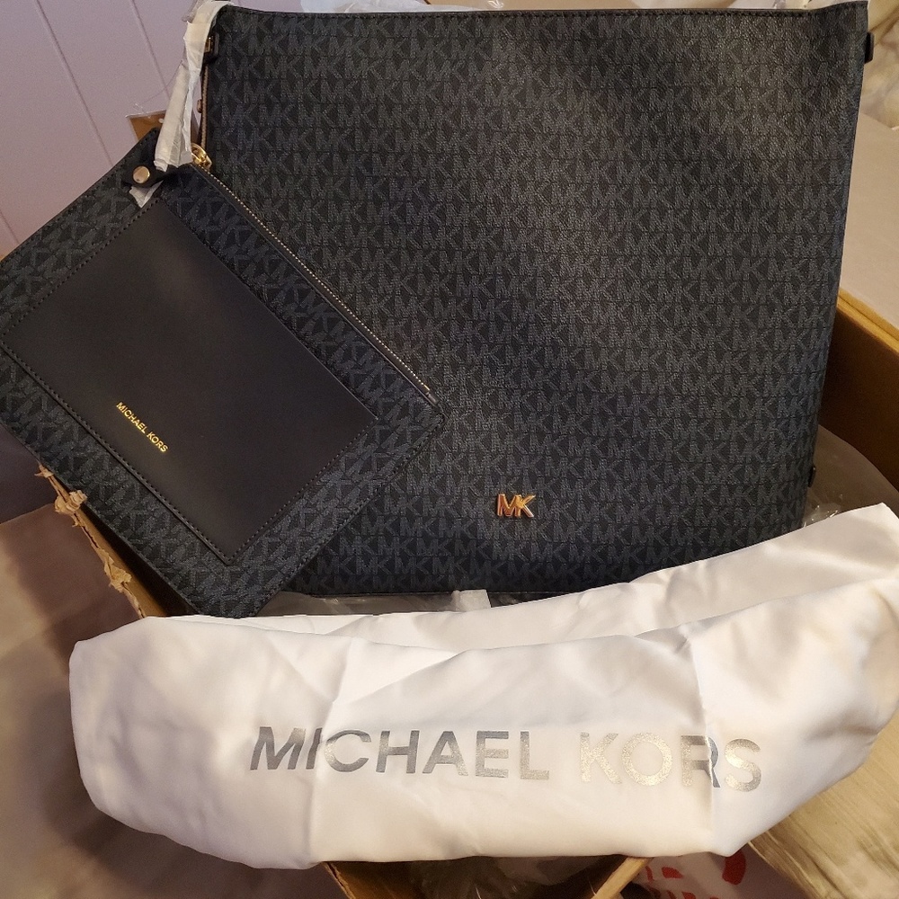 Michael kors bag with clutch purse inside
